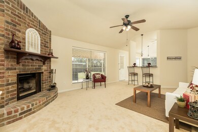 3201 Fox Run Dr, Alvin, TX 77511 - photo 4