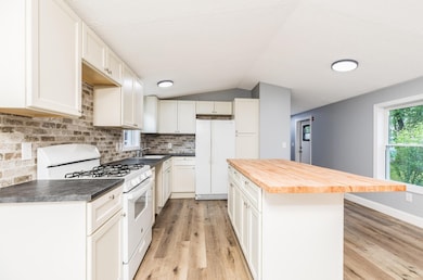 311 Friar Tuck Dr, Exeter, NH 03833 - photo 5