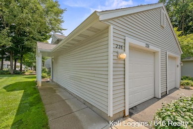 226 Hunters Ln NE unit 13, Rockford, MI 49341 - photo 5