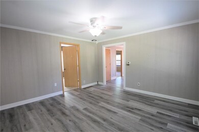 216 E Leland Ave, Des Moines, IA 50315 - photo 5