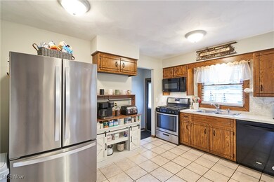 2940 Robin Hill Dr, Mogadore, OH 44260 - photo 7