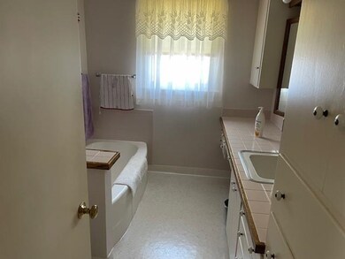 933 Spruce St, Newton, KS 67114 - photo 5