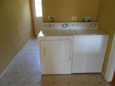 322 Tulsa Ave, Carpentersville, IL 60110 - photo 3