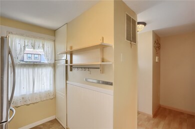 Kitchen Pantry w/pull out drawers