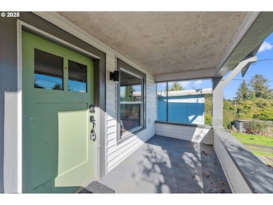 543 S 12th St, Coos Bay, OR 97420 - photo 4