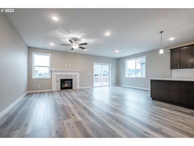 585 NE Fern Ave, Dallas, OR 97338 - photo 4