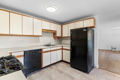 60 Florry Dr unit 27, Dracut, MA 01826 - photo 4