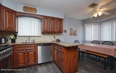 301 Monahan Ave, Staten Island, NY 10314 - photo 6