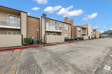 2100 Wilcrest Dr unit 203, Houston, TX 77042 - photo 4