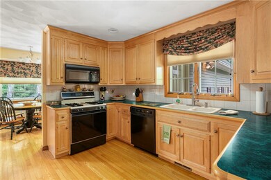 72 Castleton Dr, Cranston, RI 02921 - photo 5