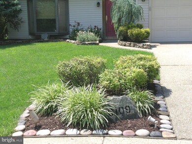 8109 Horseshoe Ct, Pennsauken, NJ 08109 - photo 2