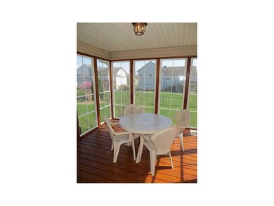 3-Seasons Porch/Room.