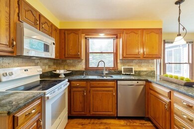 27 Causeway St, Medway, MA 02053 - photo 4