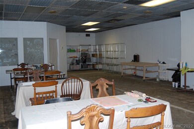 414 W Main St, Henryetta, OK 74437 - photo 5