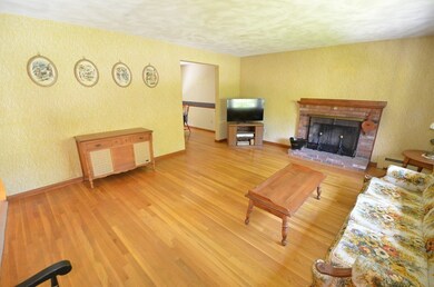 386 Coronation Dr, Franklin, MA 02038 - photo 5