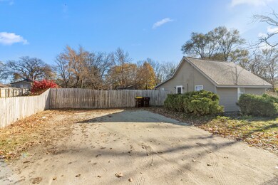 2822 Sewell St, Rockford, IL 61109 - photo 3
