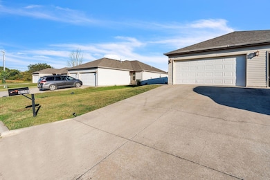 405_W_Summit_St_unit_b_Aurora_MO_65605_U