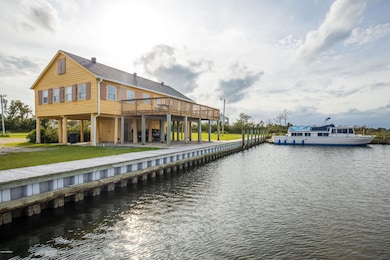 House & Waterviews
