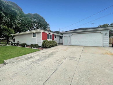 1821 S 26th St, Sheboygan, WI 53081 - photo 3