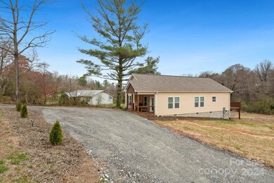 68 Brevard Knoll Dr, Hendersonville, NC 28792 - photo 4