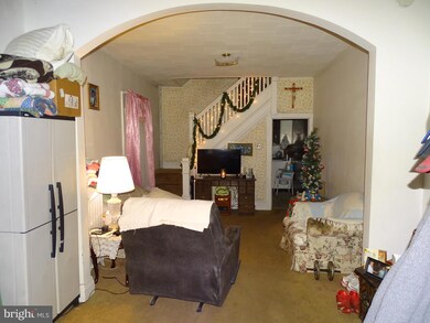 652 E Broad St, Tamaqua, PA 18252 - photo 2