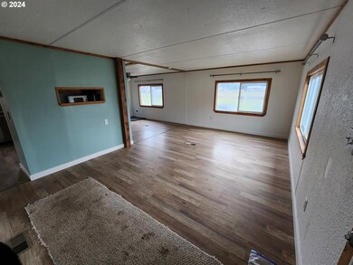 Living Room/Entrance