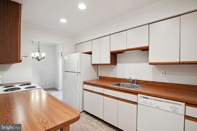 506B Cypress Point Cir unit 506B, Mount Laurel, NJ 08054 - photo 3