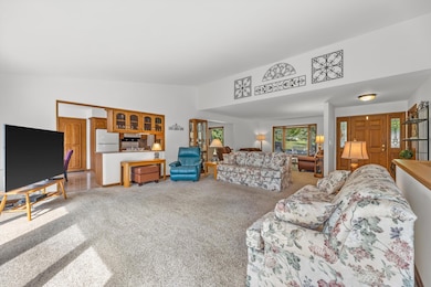 N61W16085 Hawthorne Dr, Menomonee Falls, WI 53051 - photo 3