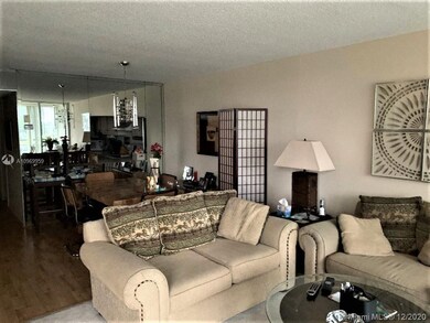 LIVING/DINING AREA