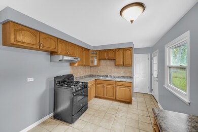 17618 Grandview Dr, Hazel Crest, IL 60429 - photo 6