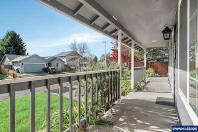 1061 Argon Ave, Eugene, OR 97404 - photo 2