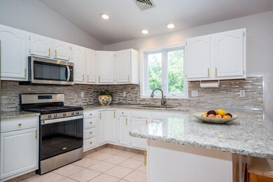 22 Hartford St, South Dartmouth, MA 02748 - photo 4