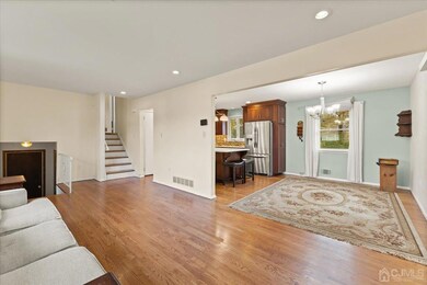 27 Princeton Dr, Middlesex, NJ 08846 - photo 4