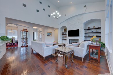 15820 Chinquapin, Helotes, TX 78023 - photo 4