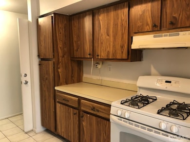 B Powderhorn Ct, Woodbridge Proper, NJ 07095 - photo 2