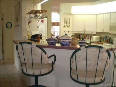 Kitchen breakfast bar