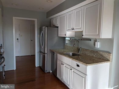 Treebrooke unit 404, Oakton, VA 22124 - photo 6
