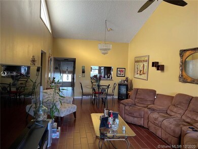 11226 Taft St unit 11226, Pembroke Pines, FL 33026 - photo 2