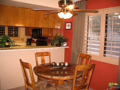 Breakfast Bar and Dining Area