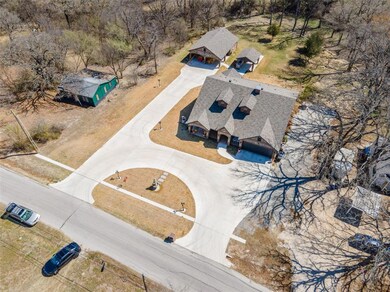 161 Avondale Ave, Azle, TX 76020 - photo 5