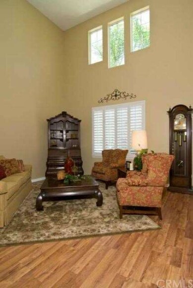 2 Story ceiling in the formal living room with gre