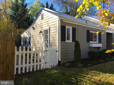 806 Janneys Ln, Alexandria, VA 22302 - photo 3