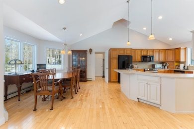 Dining Area & Kitchen