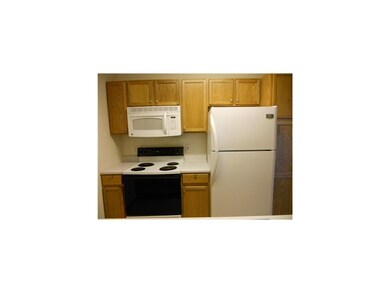 Kitchen. Oak cabinets