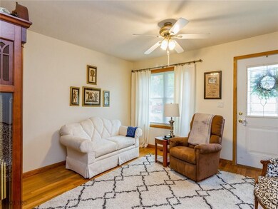 2205 S 8th Ave E, Newton, IA 50208 - photo 3