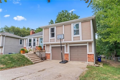 10124 W 49th Place, Shawnee, KS 66203 - photo 2