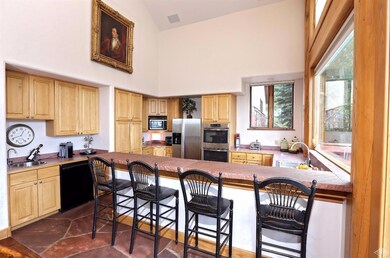 Kitchen with wet bar area