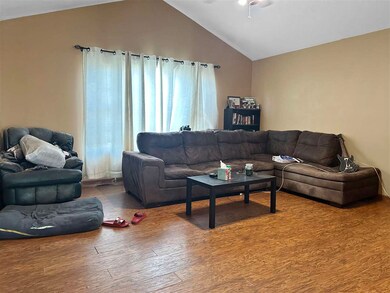 2058 Oakridge Pkwy N, Terre Haute, IN 47802 - photo 2