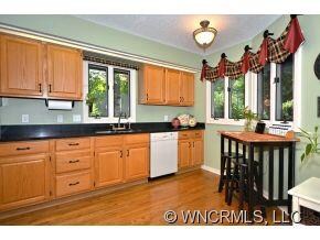 Kitchen / Breakfast Area