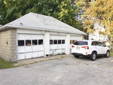 203 Kenyon Ave, Pawtucket, RI 02861 - photo 6